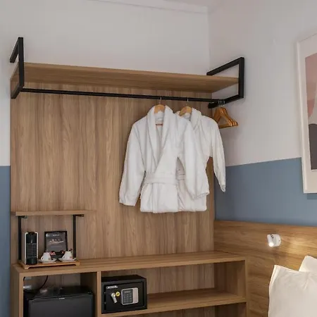 Alexandros Hotel 2*