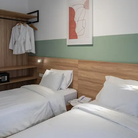 Alexandros Hotel 2*