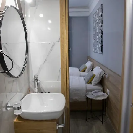 Alexandros Hotel 2*