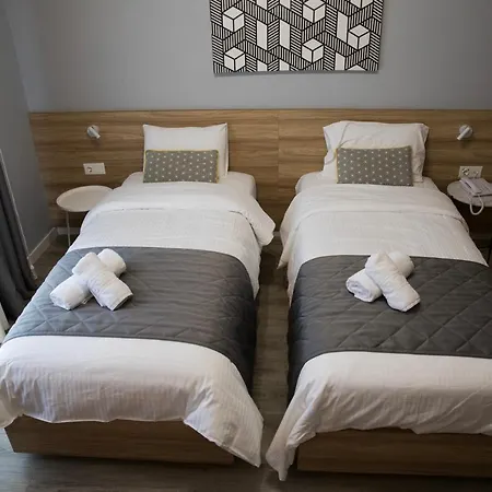 Alexandros Hotel