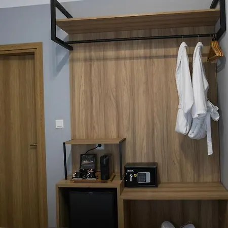 Alexandros Hotel 2*
