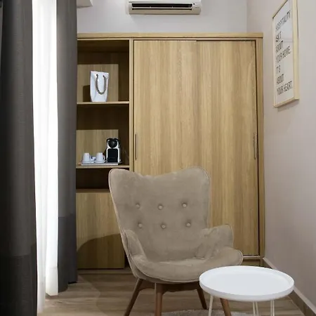Alexandros Hotel