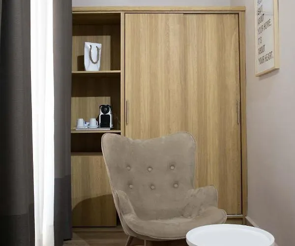 Alexandros Hotel